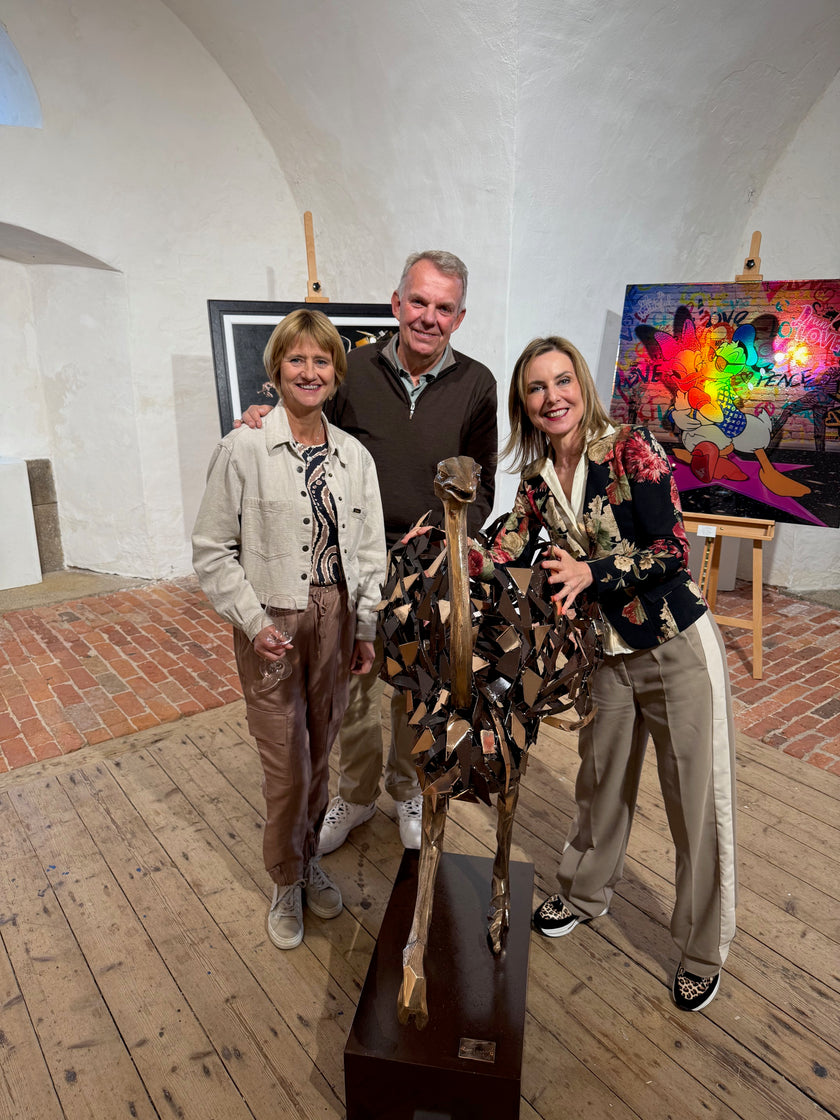 Besökare under konstevent på Marstand