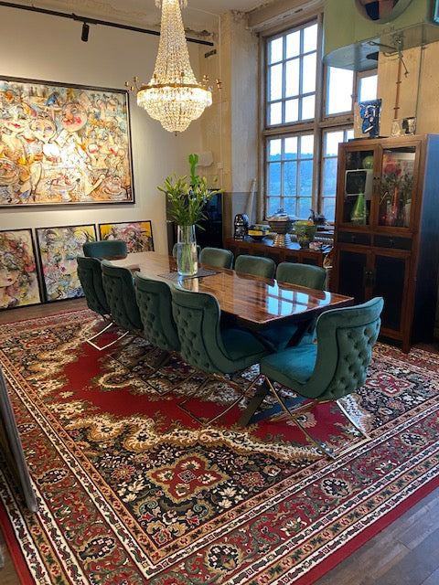 interiör från konstgalleri i Spinneriet Lindome med konst och sittgrupp